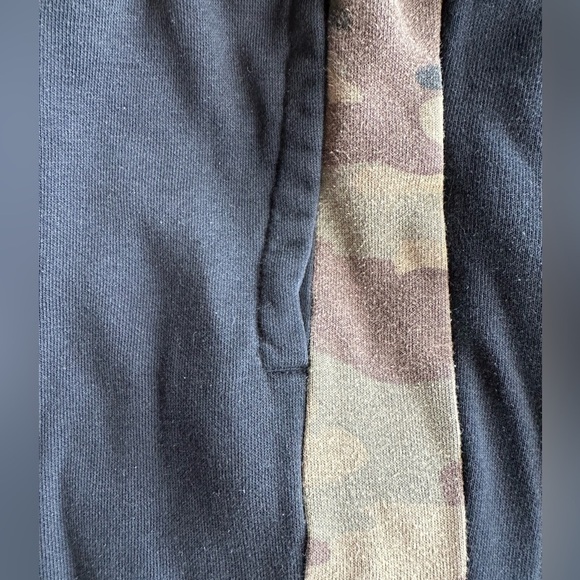 Joe Fresh Boys Black  Camo Joggers/Sweatpants Size 10-12 - Picture 3 of 4